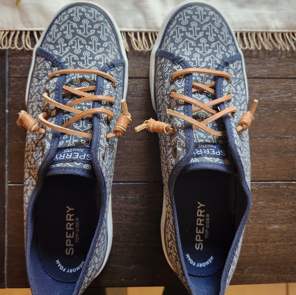 Sperry navy&white Anchor shoes. - Picture 3 of 6